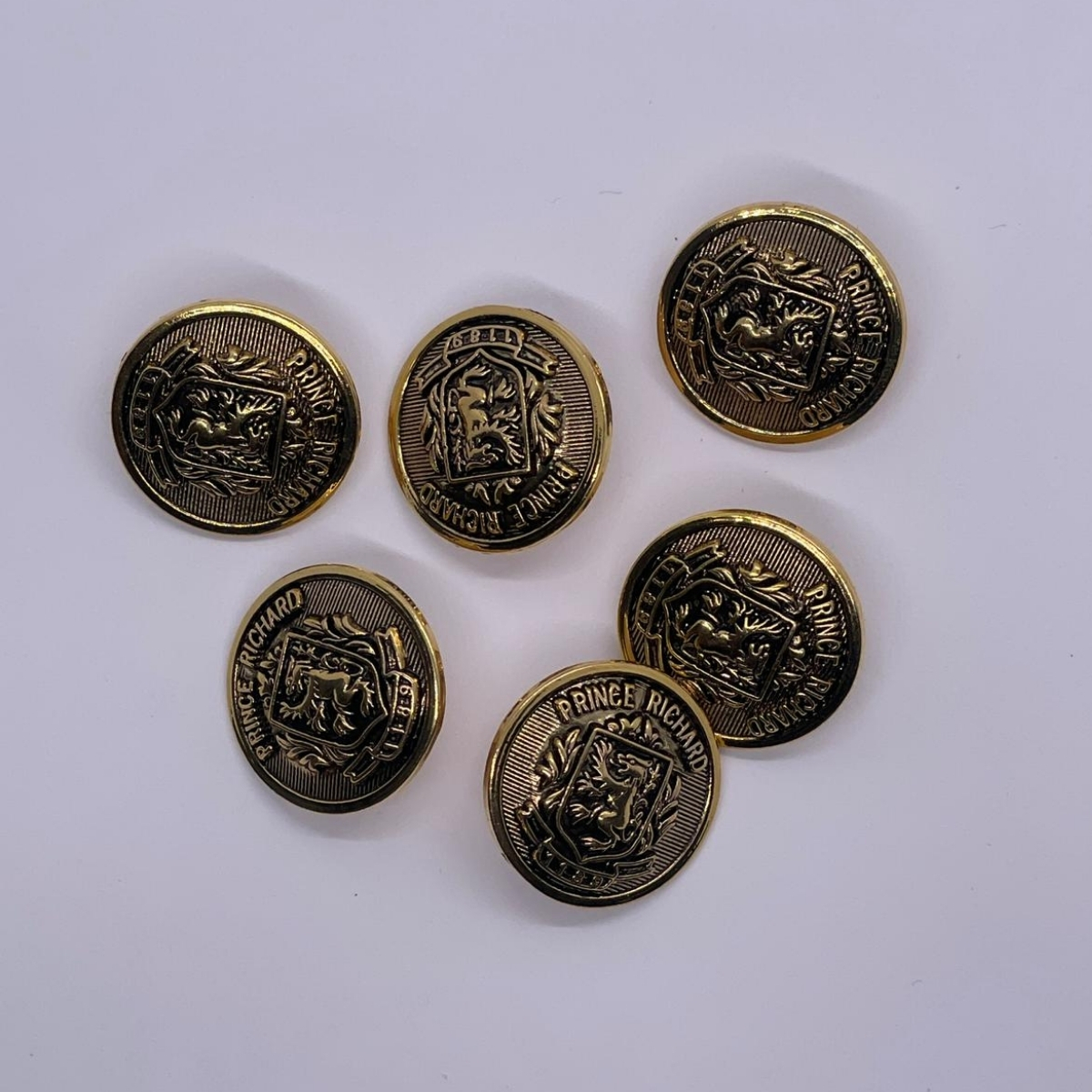 6 Adet Prens Richard Plastik Düğme (21mm, Gold) - Görsel 3
