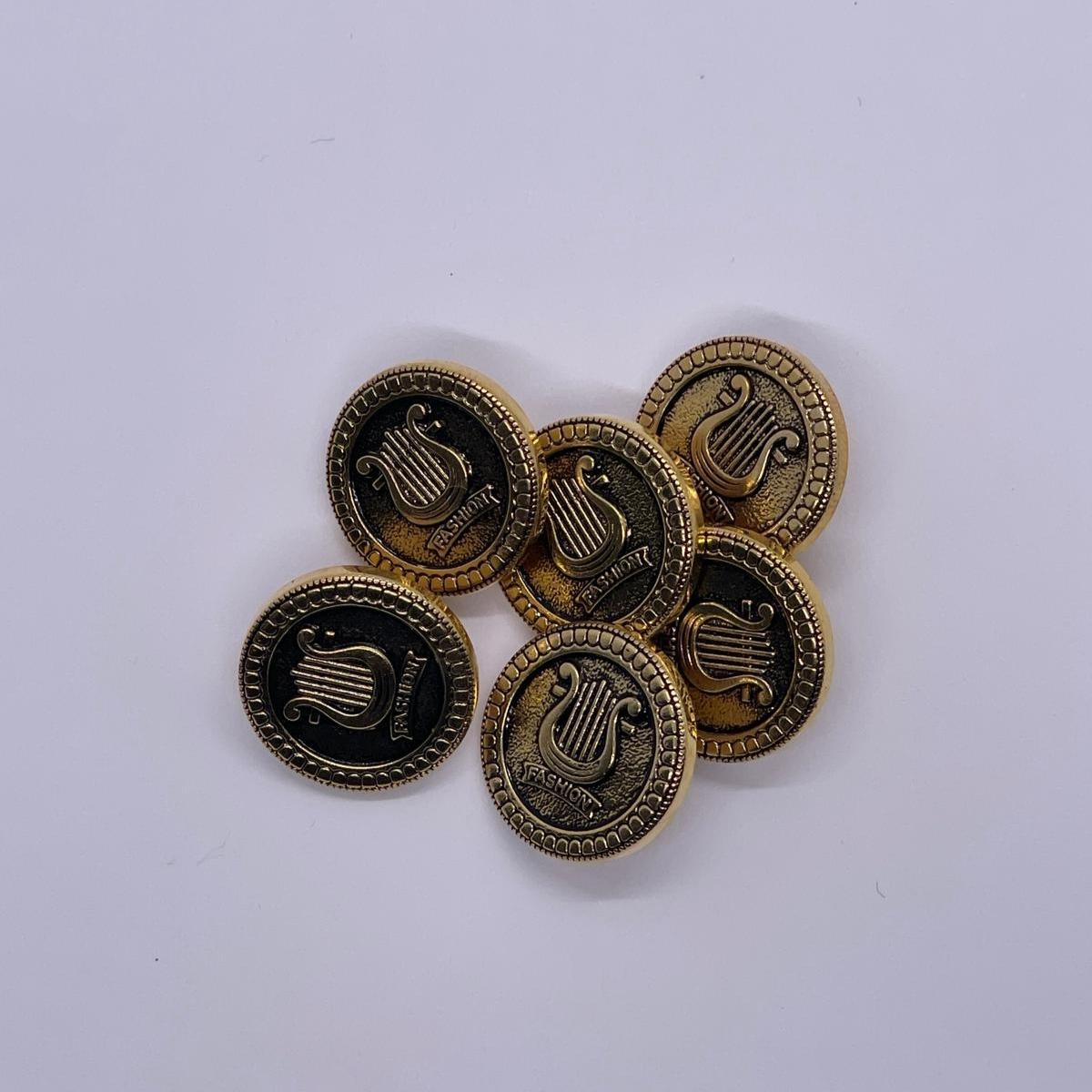 6 Adet Metal Görünümlü Plastik Düğme (17mm, Gold) - Görsel 2