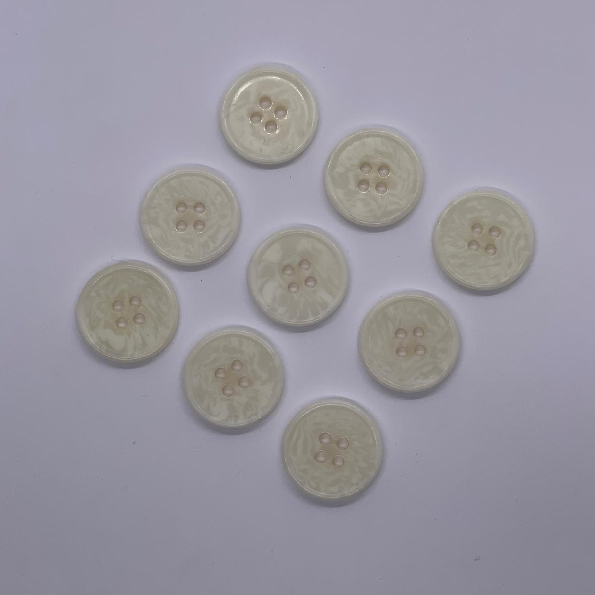 4 Delikli 10 Adet Plastik Düğme (19mm, Beyaz) - Görsel 3